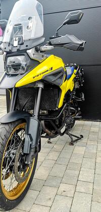 SUZUKI V-STROM 1050