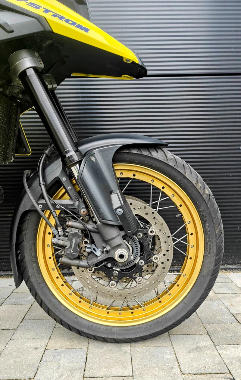 SUZUKI V-STROM 1050
