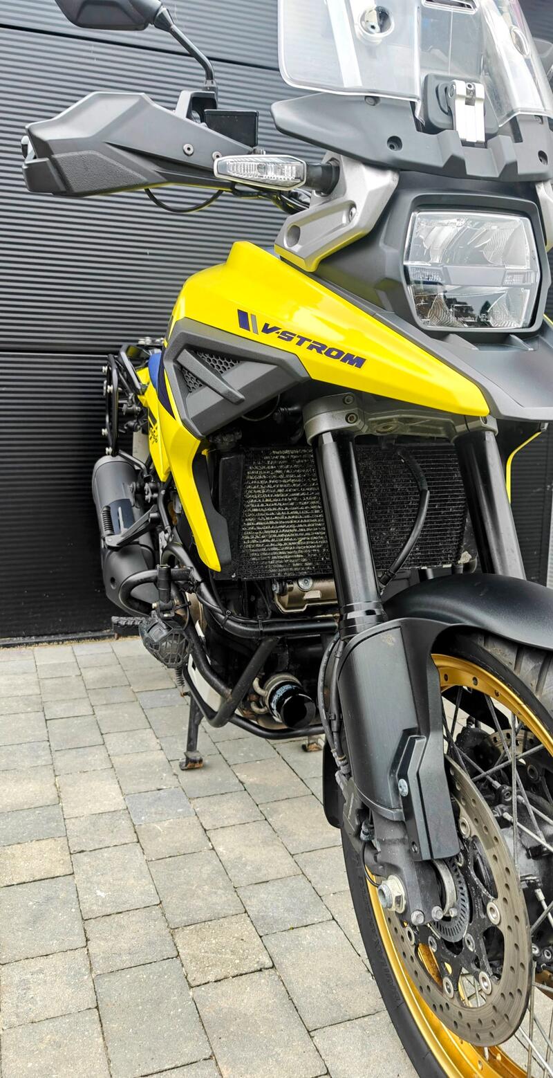 SUZUKI V-STROM 1050