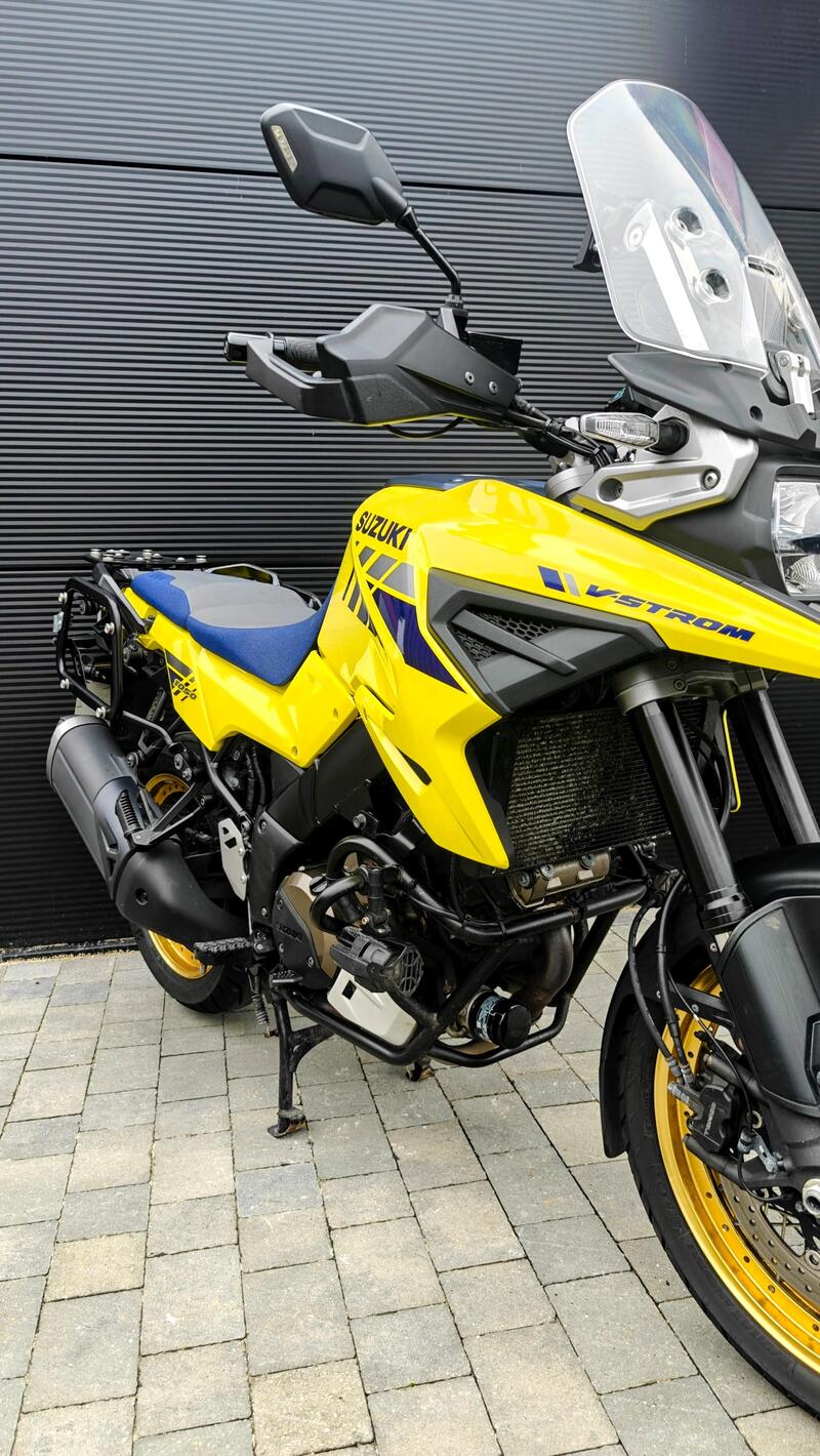 SUZUKI V-STROM 1050