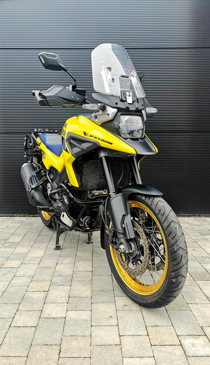 SUZUKI V-STROM 1050