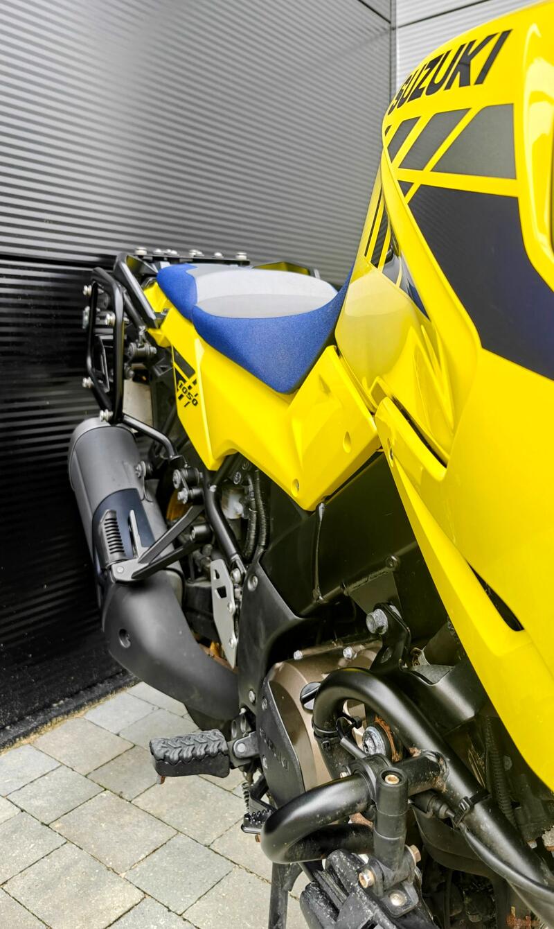 SUZUKI V-STROM 1050