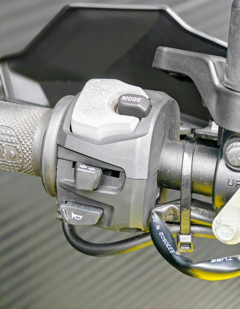SUZUKI V-STROM 1050