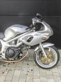 SUZUKI SV650S