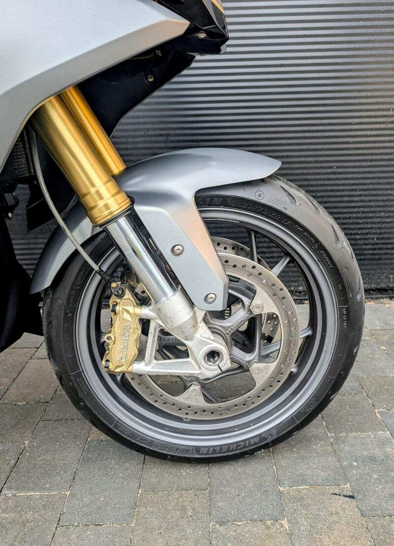 BMW R1200RS