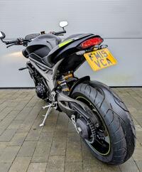 TRIUMPH SPEED TRIPLE 1050