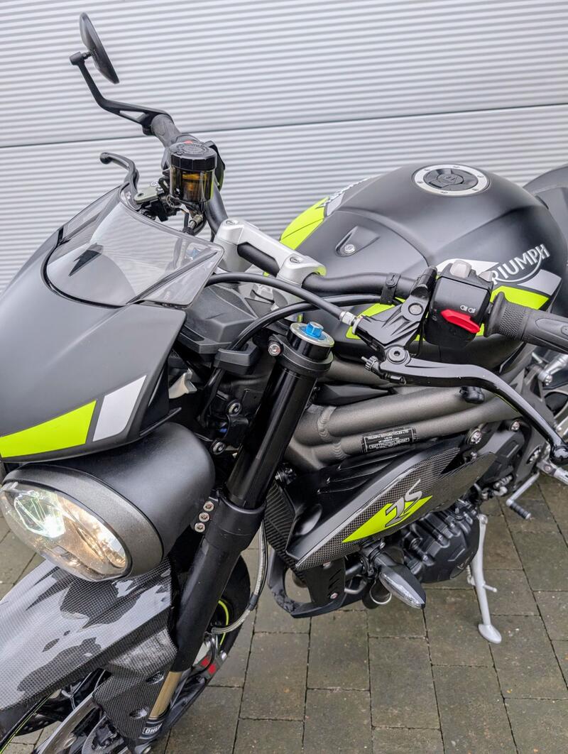 TRIUMPH SPEED TRIPLE 1050