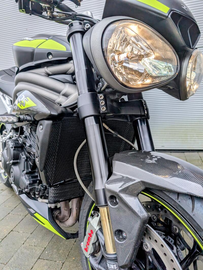 TRIUMPH SPEED TRIPLE 1050