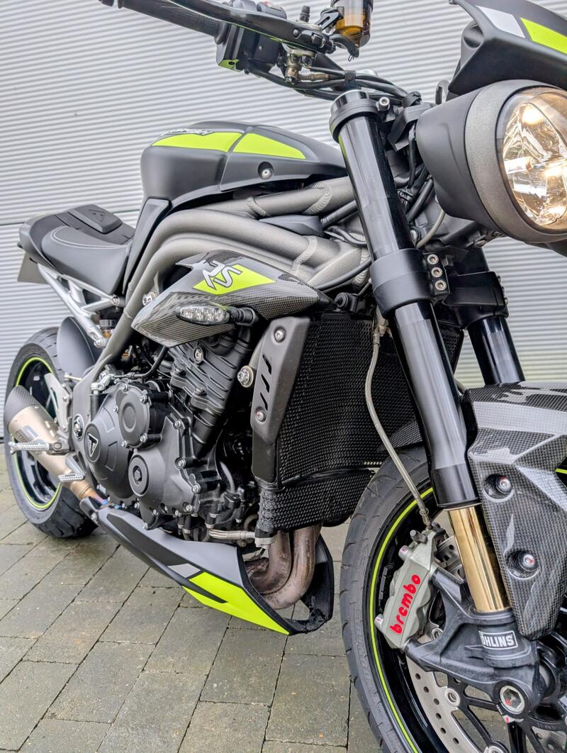 TRIUMPH SPEED TRIPLE 1050