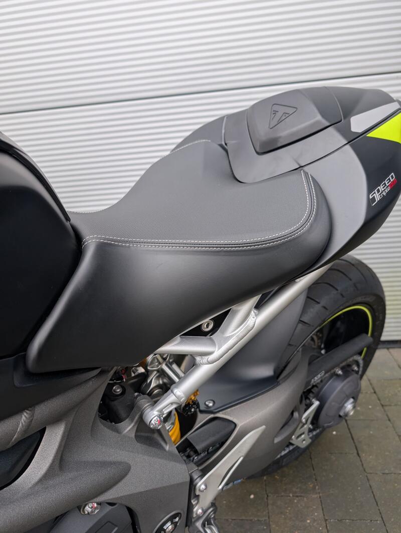 TRIUMPH SPEED TRIPLE 1050