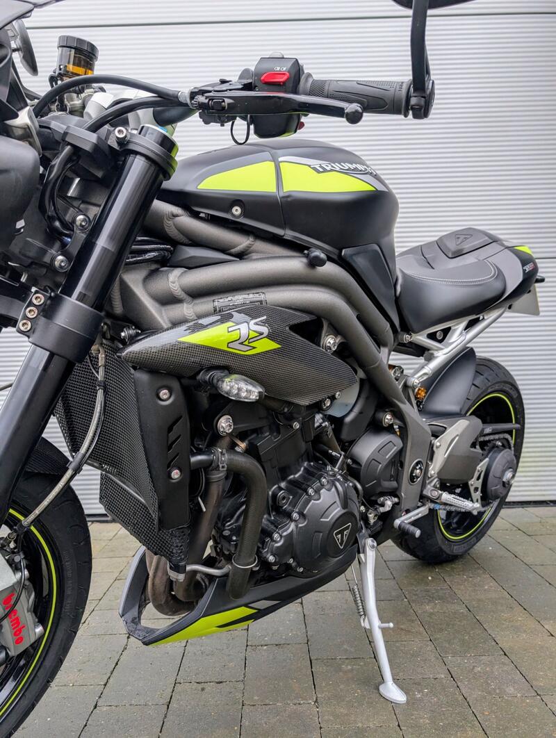 TRIUMPH SPEED TRIPLE 1050
