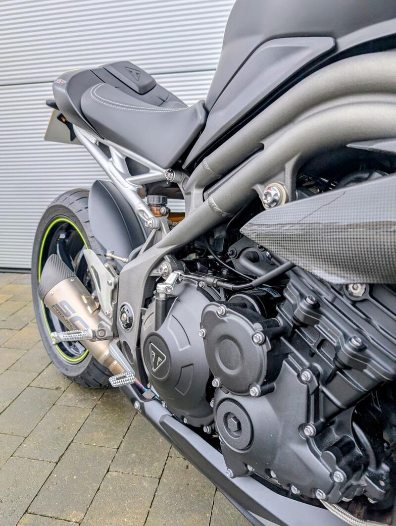 TRIUMPH SPEED TRIPLE 1050