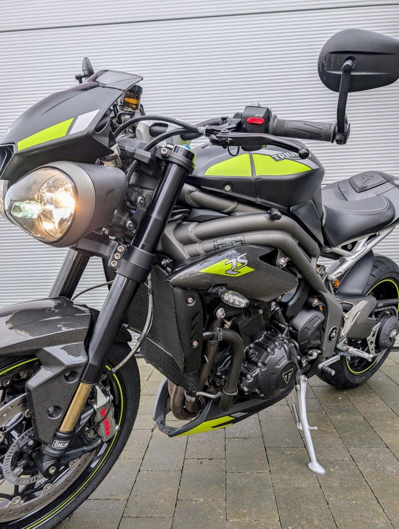 TRIUMPH SPEED TRIPLE 1050