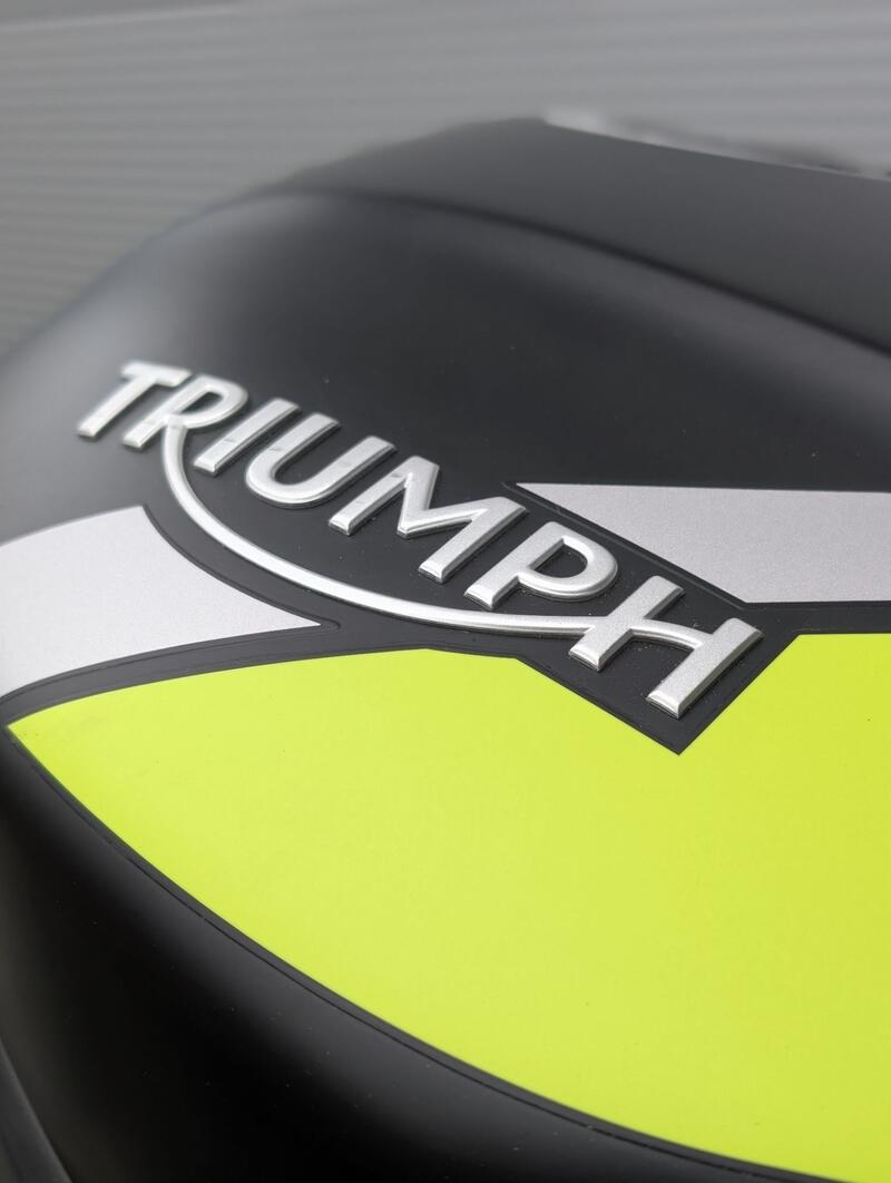 TRIUMPH SPEED TRIPLE 1050