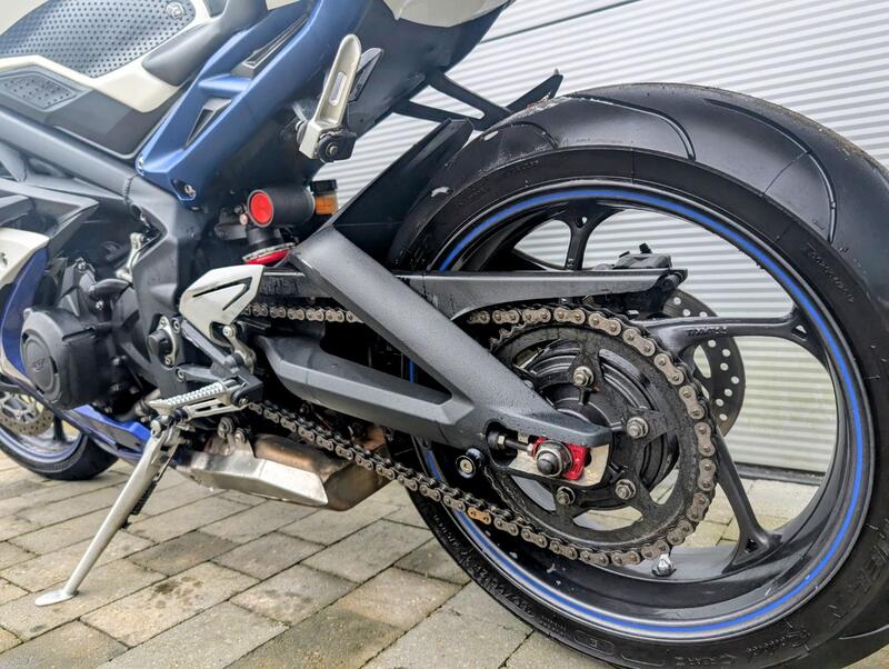 TRIUMPH DAYTONA 675