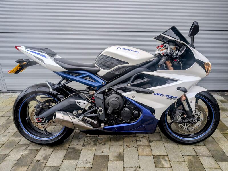 TRIUMPH DAYTONA 675