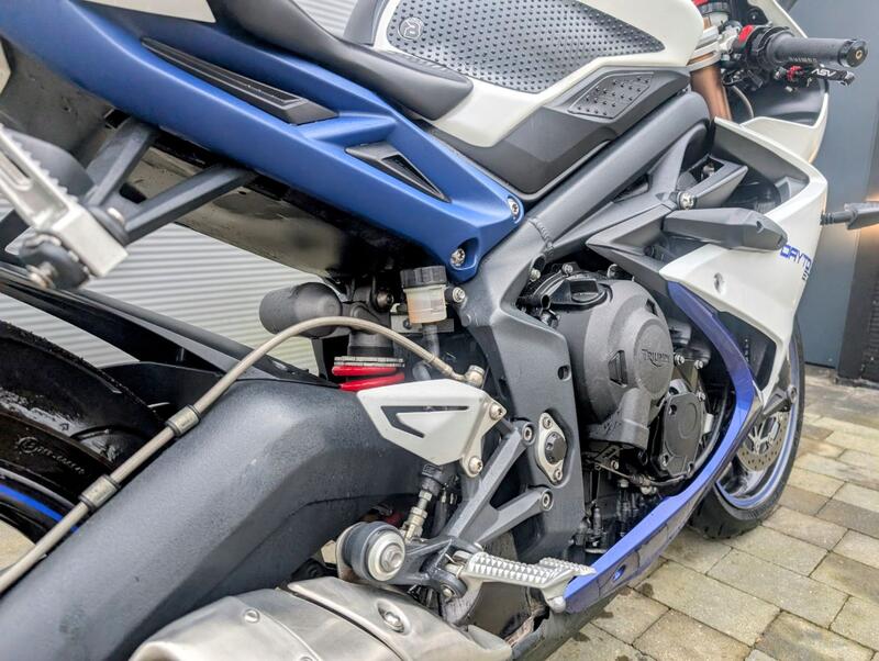 TRIUMPH DAYTONA 675