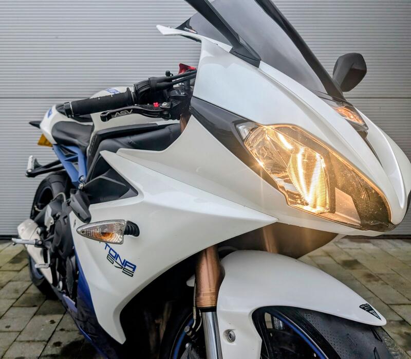 TRIUMPH DAYTONA 675