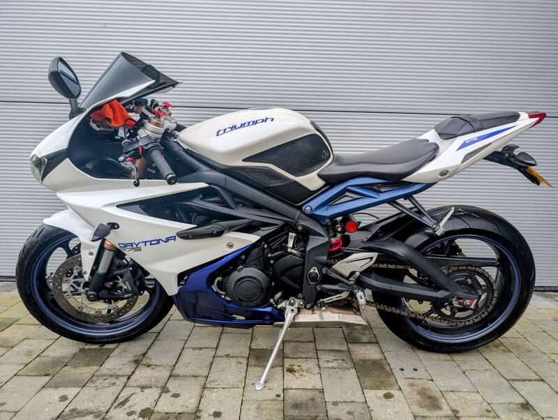 TRIUMPH DAYTONA 675