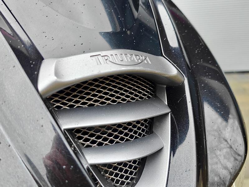 TRIUMPH DAYTONA 675