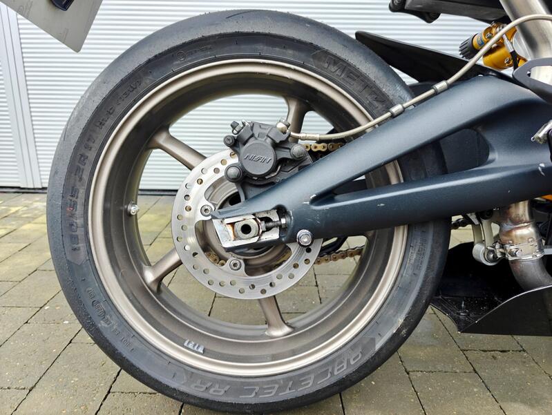 TRIUMPH DAYTONA 675