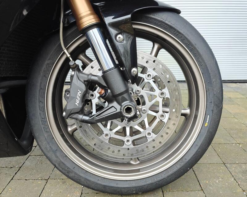 TRIUMPH DAYTONA 675