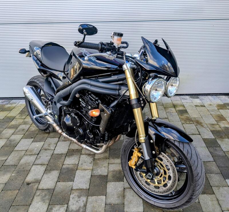 TRIUMPH SPEED TRIPLE 1050