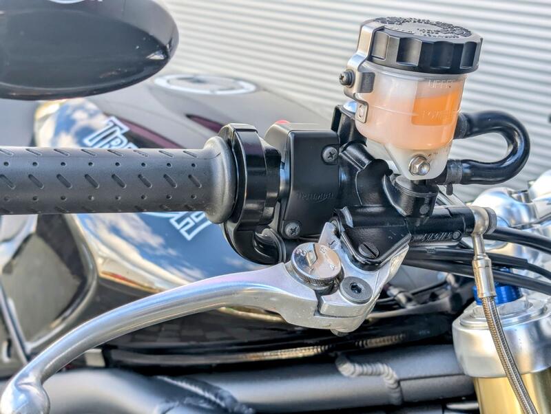 TRIUMPH SPEED TRIPLE 1050