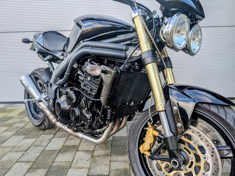 TRIUMPH SPEED TRIPLE 1050