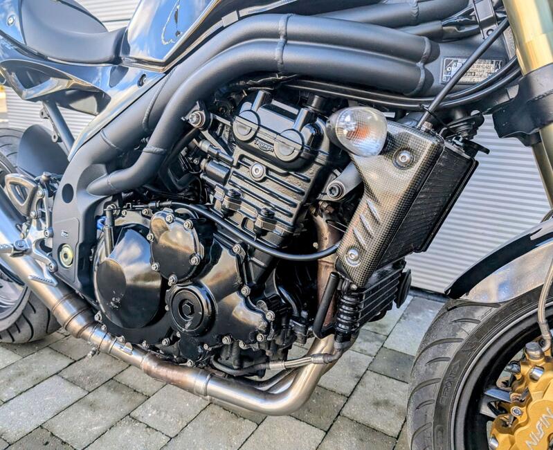 TRIUMPH SPEED TRIPLE 1050