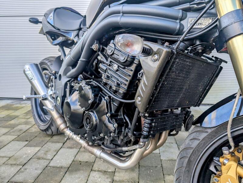 TRIUMPH SPEED TRIPLE 1050