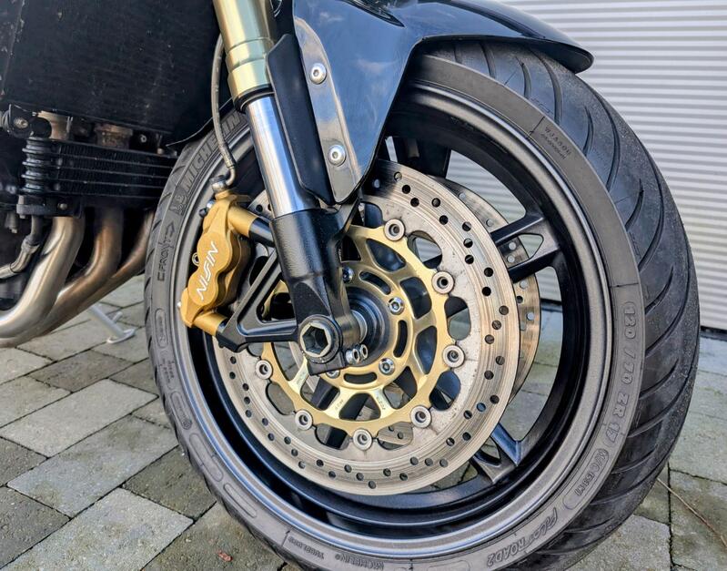 TRIUMPH SPEED TRIPLE 1050