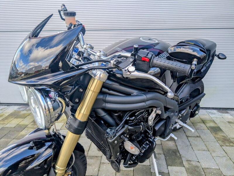 TRIUMPH SPEED TRIPLE 1050