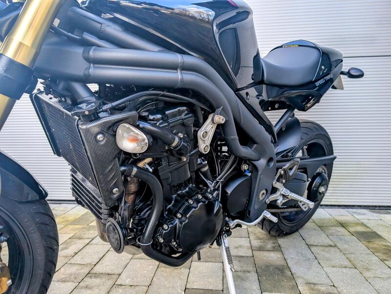 TRIUMPH SPEED TRIPLE 1050