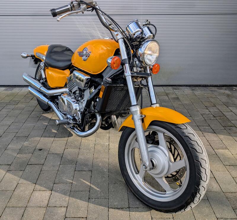HONDA VF750