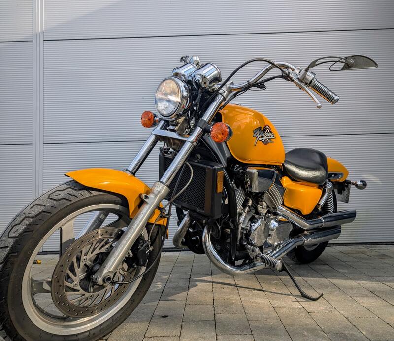 HONDA VF750