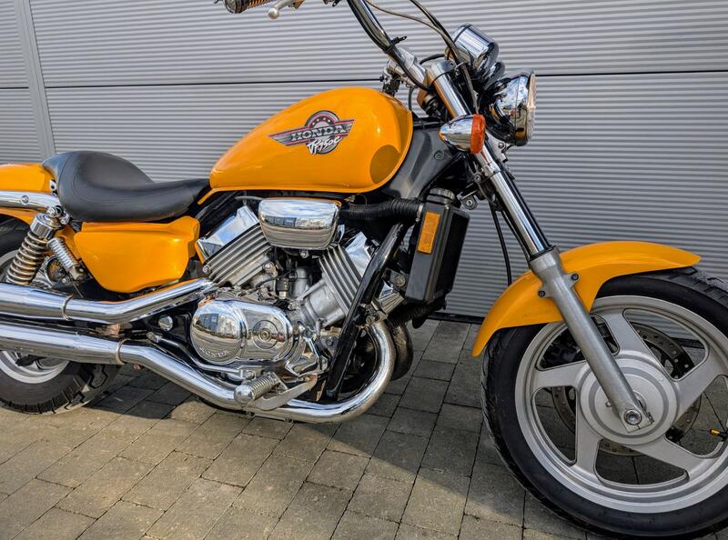 HONDA VF750