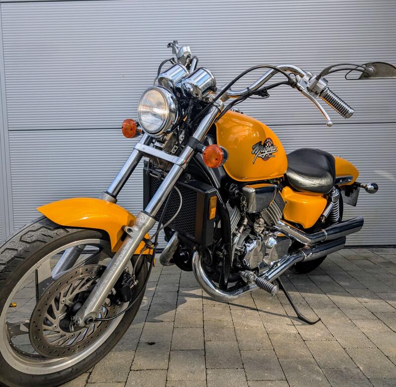 HONDA VF750