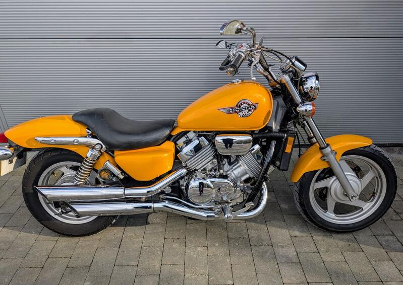 HONDA VF750