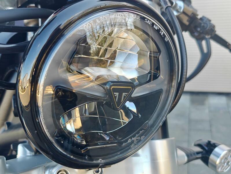 TRIUMPH Bobber