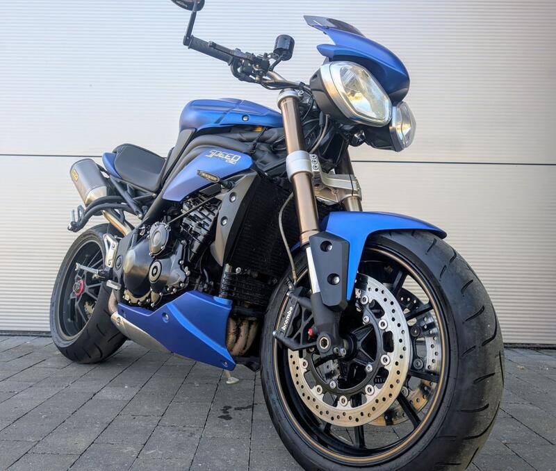 TRIUMPH SPEED TRIPLE 1050