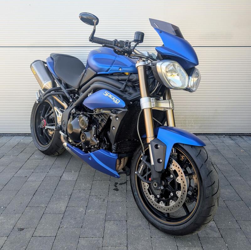 TRIUMPH SPEED TRIPLE 1050