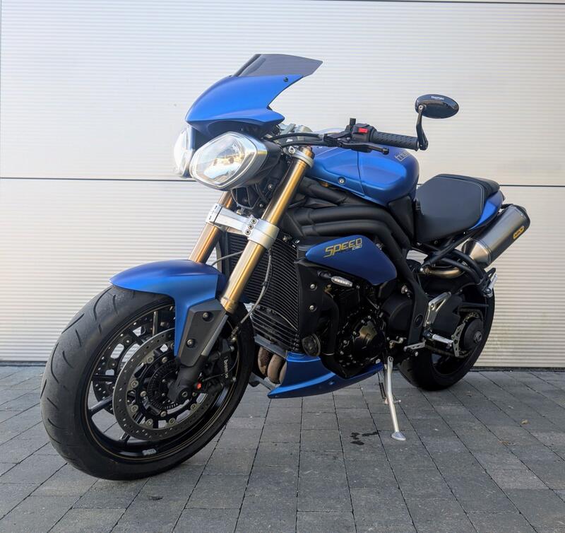 TRIUMPH SPEED TRIPLE 1050