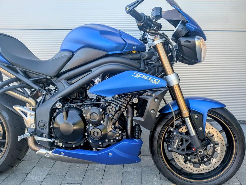 TRIUMPH SPEED TRIPLE 1050
