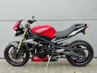 TRIUMPH STREET TRIPLE 675