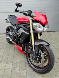 TRIUMPH STREET TRIPLE 675