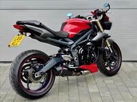 TRIUMPH STREET TRIPLE 675