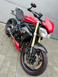 TRIUMPH STREET TRIPLE 675