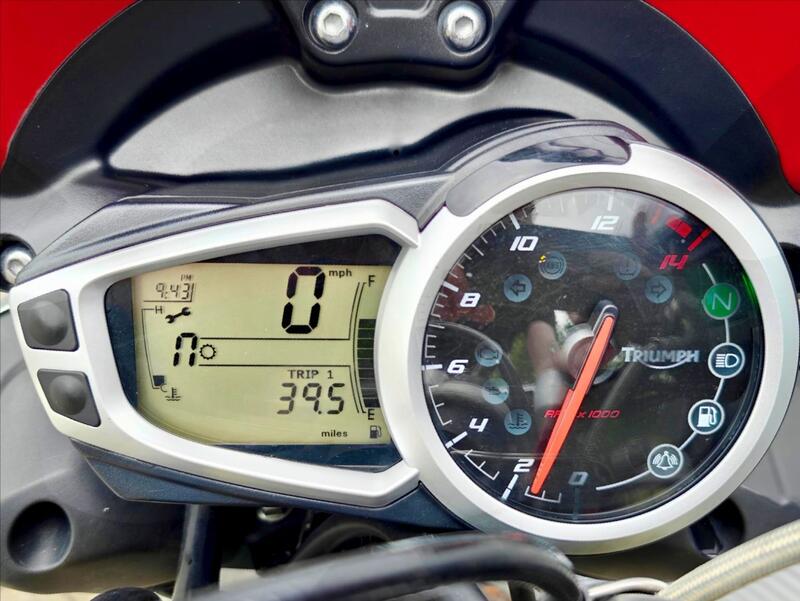 TRIUMPH STREET TRIPLE 675