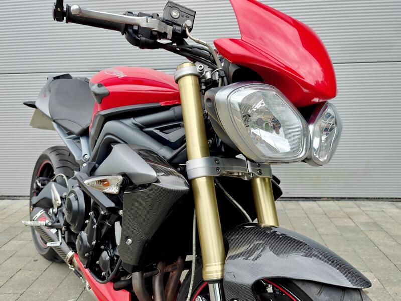 TRIUMPH STREET TRIPLE 675